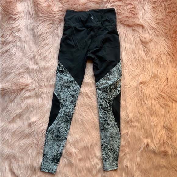 NWT Lululemon Sweat & Repeat Tight. 28 BLK Sz 6 - Picture 4 of 5